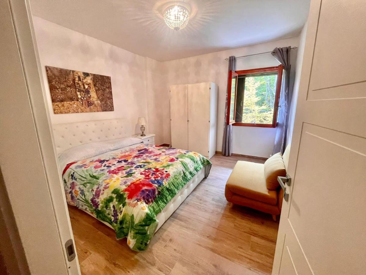 La Tana Del Capriolo Apartment Prati di Tivo Luaran gambar